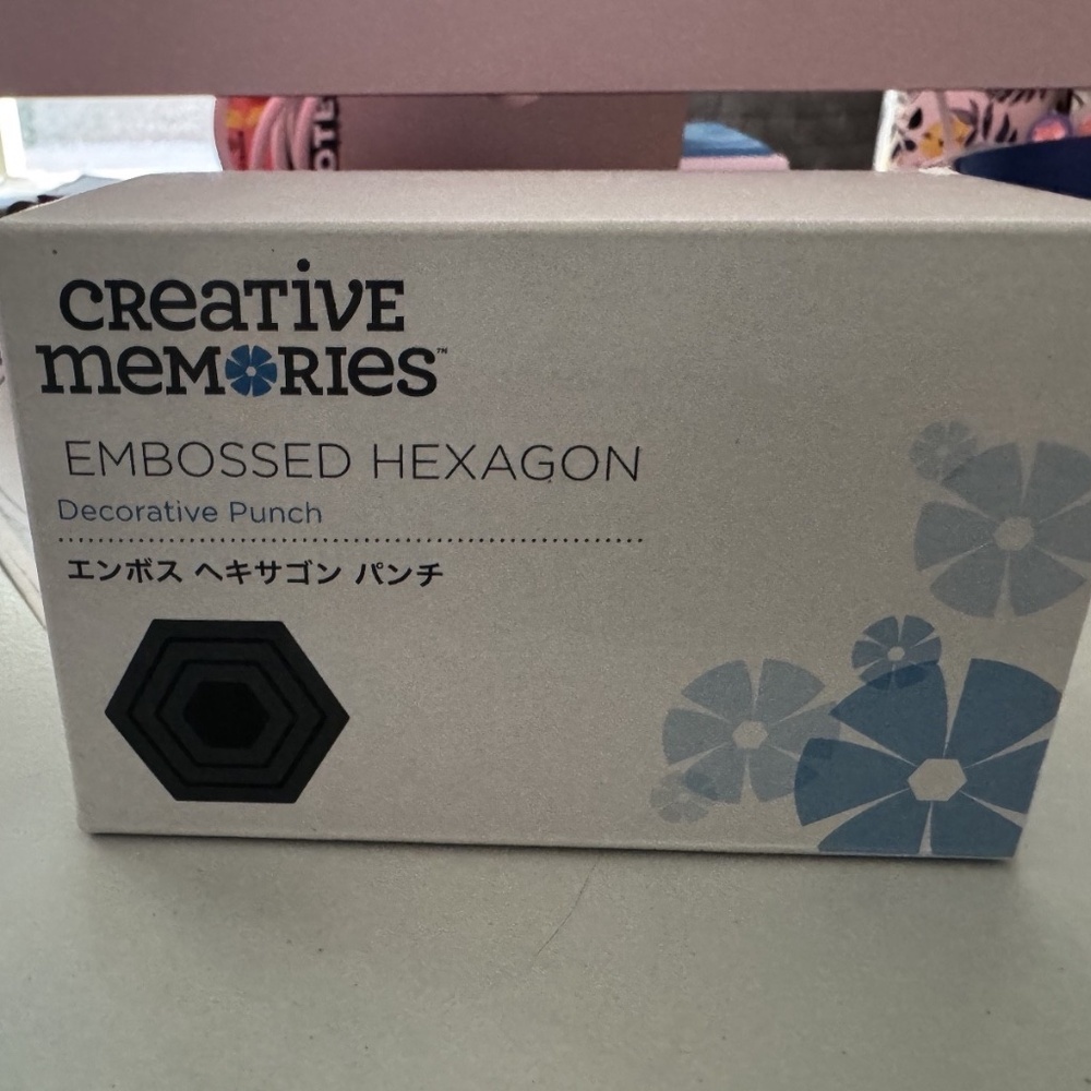 Creative Memories Embossed Hexagon Decorative Punch NIB
